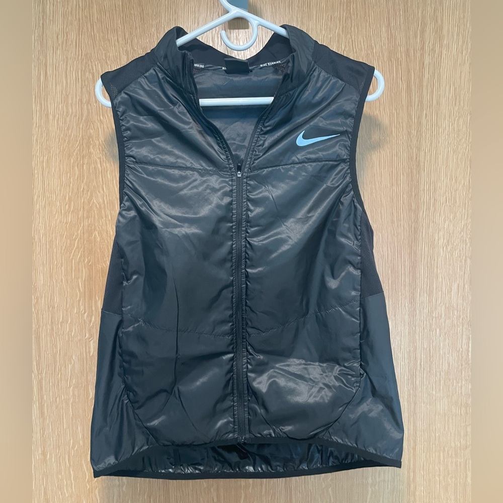 Nike insulated running vest men’s.